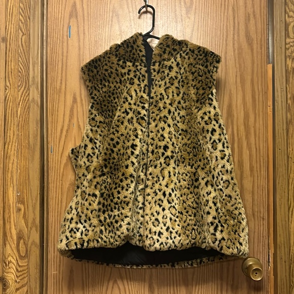 Ladies Vest faux fur, pockets, 2x, nice - Picture 1 of 4